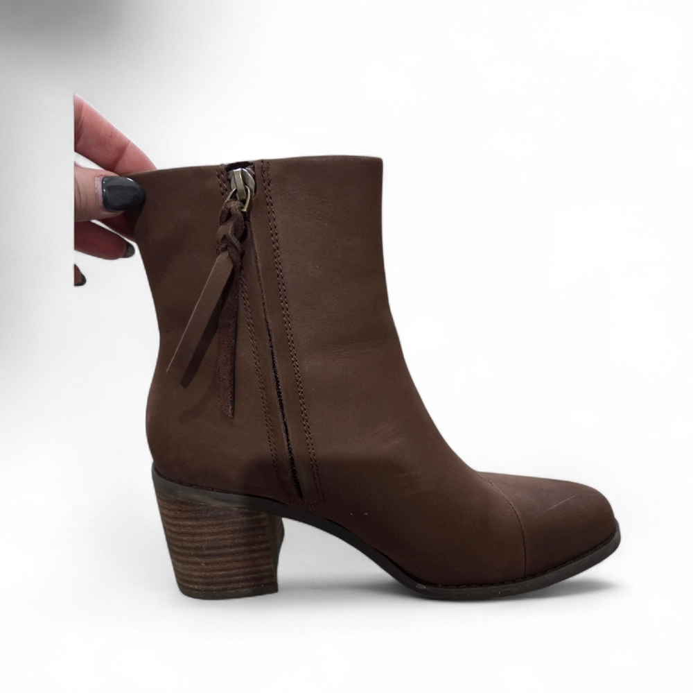 🎉 3/$60 Toms Brown Vegan Suede Heeled Booties Size 7.5 - Picture 8 of 10